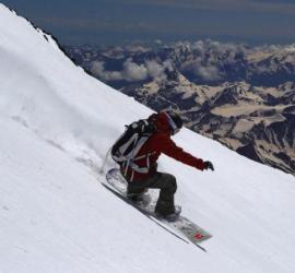 Катание на лыжах на Эльбрусе: трассы, цены, условия проживания